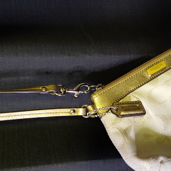 Coach 9 Authentic. - Picture 3 of 3